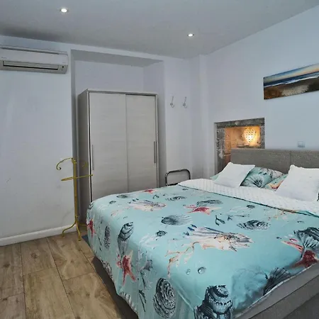 L & L Old Town - Apartment