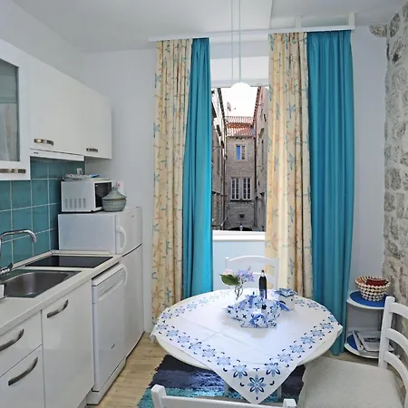 L & L Old Town - Apartment *